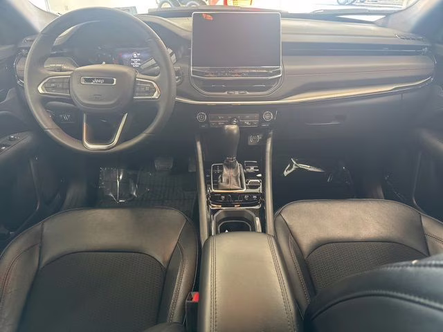 2025 Silver Zynith Metallic Clearcoat Jeep Compass Trailhawk 4X4 SUV