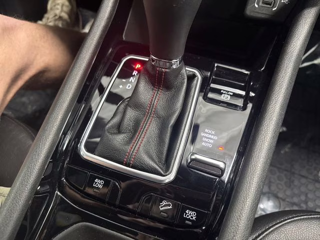 2025 Silver Zynith Metallic Clearcoat Jeep Compass Trailhawk 4X4 SUV