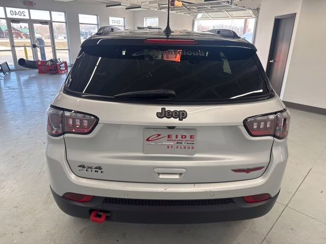 2025 Silver Zynith Metallic Clearcoat Jeep Compass Trailhawk 4X4 SUV