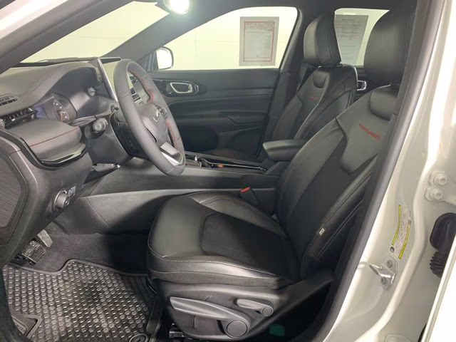 2025 Bright White Clearcoat Jeep Compass Trailhawk 4X4 SUV