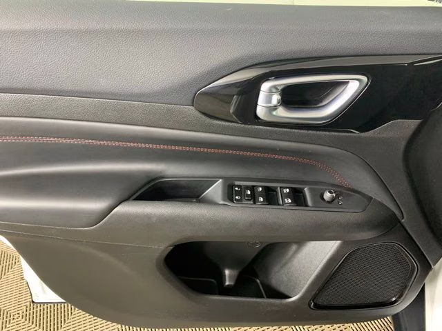 2025 Bright White Clearcoat Jeep Compass Trailhawk 4X4 SUV