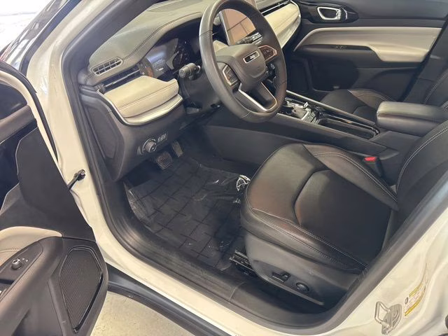 2025 Bright White Clearcoat Jeep Compass Limited 4X4 SUV