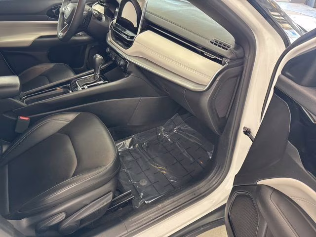 2025 Bright White Clearcoat Jeep Compass Limited 4X4 SUV