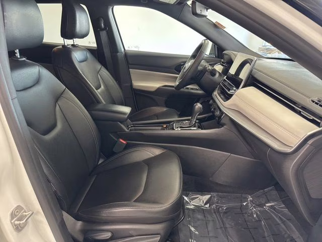 2025 Bright White Clearcoat Jeep Compass Limited 4X4 SUV