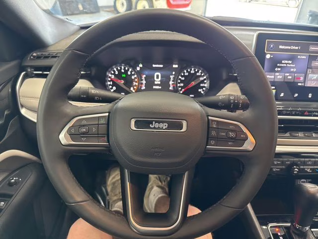 2025 Bright White Clearcoat Jeep Compass Limited 4X4 SUV