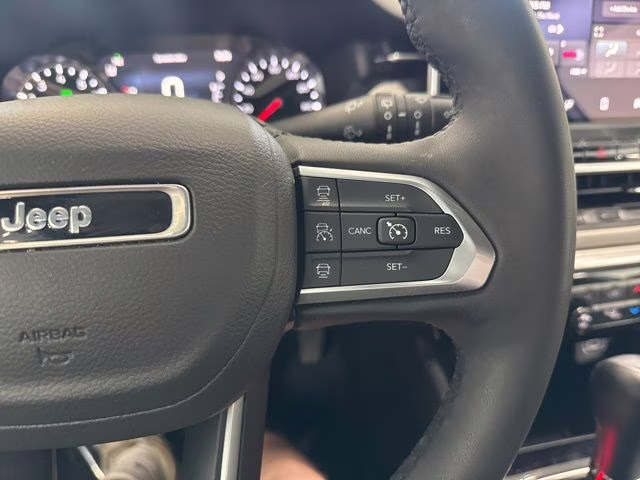 2025 Bright White Clearcoat Jeep Compass Limited 4X4 SUV