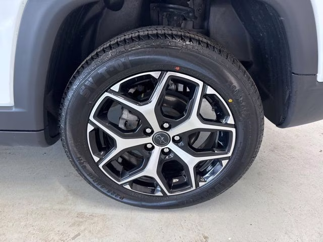 2025 Bright White Clearcoat Jeep Compass Limited 4X4 SUV