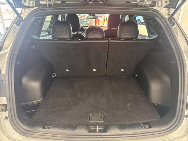 2025 Silver Zynith Metallic Clearcoat Jeep Compass Trailhawk 4X4 SUV