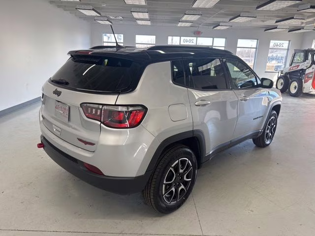 2025 Silver Zynith Metallic Clearcoat Jeep Compass Trailhawk 4X4 SUV