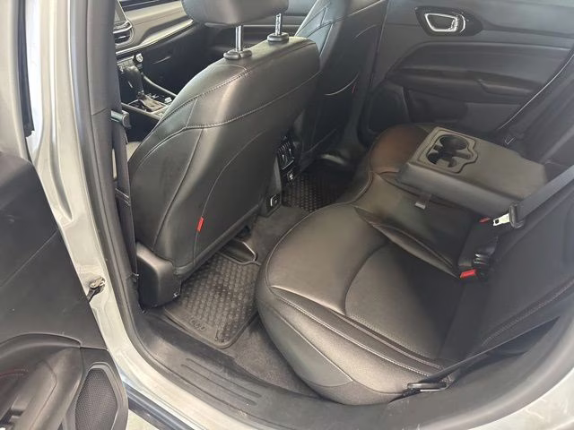 2025 Silver Zynith Metallic Clearcoat Jeep Compass Trailhawk 4X4 SUV