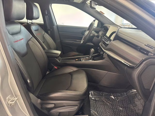 2025 Silver Zynith Metallic Clearcoat Jeep Compass Trailhawk 4X4 SUV