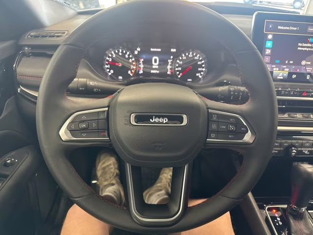 2025 Silver Zynith Metallic Clearcoat Jeep Compass Trailhawk 4X4 SUV