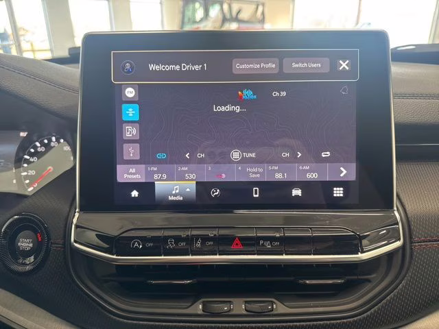 2025 Silver Zynith Metallic Clearcoat Jeep Compass Trailhawk 4X4 SUV