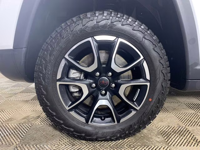 2025 Bright White Clearcoat Jeep Compass Trailhawk 4X4 SUV