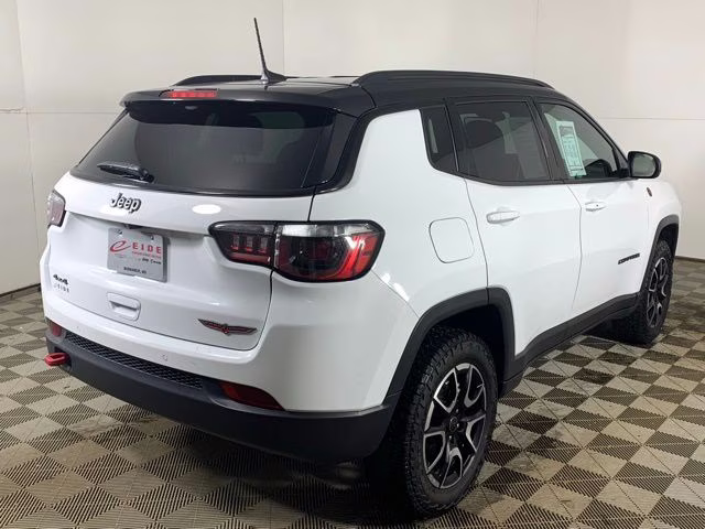2025 Bright White Clearcoat Jeep Compass Trailhawk 4X4 SUV