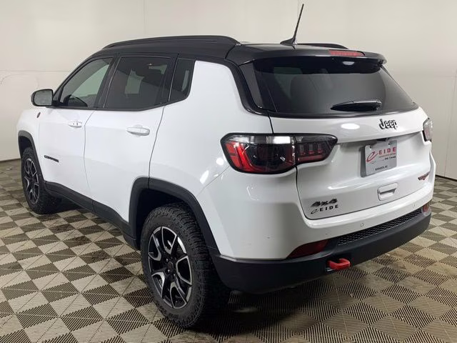 2025 Bright White Clearcoat Jeep Compass Trailhawk 4X4 SUV
