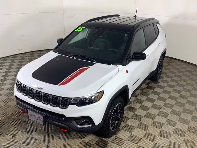 2025 Bright White Clearcoat Jeep Compass Trailhawk 4X4 SUV