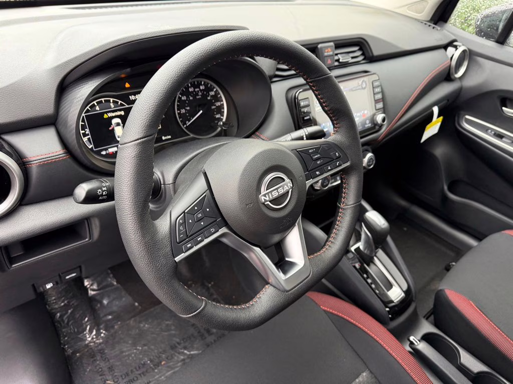 2025 Super Black Metallic Nissan Versa 1.6 SR FWD Sedan