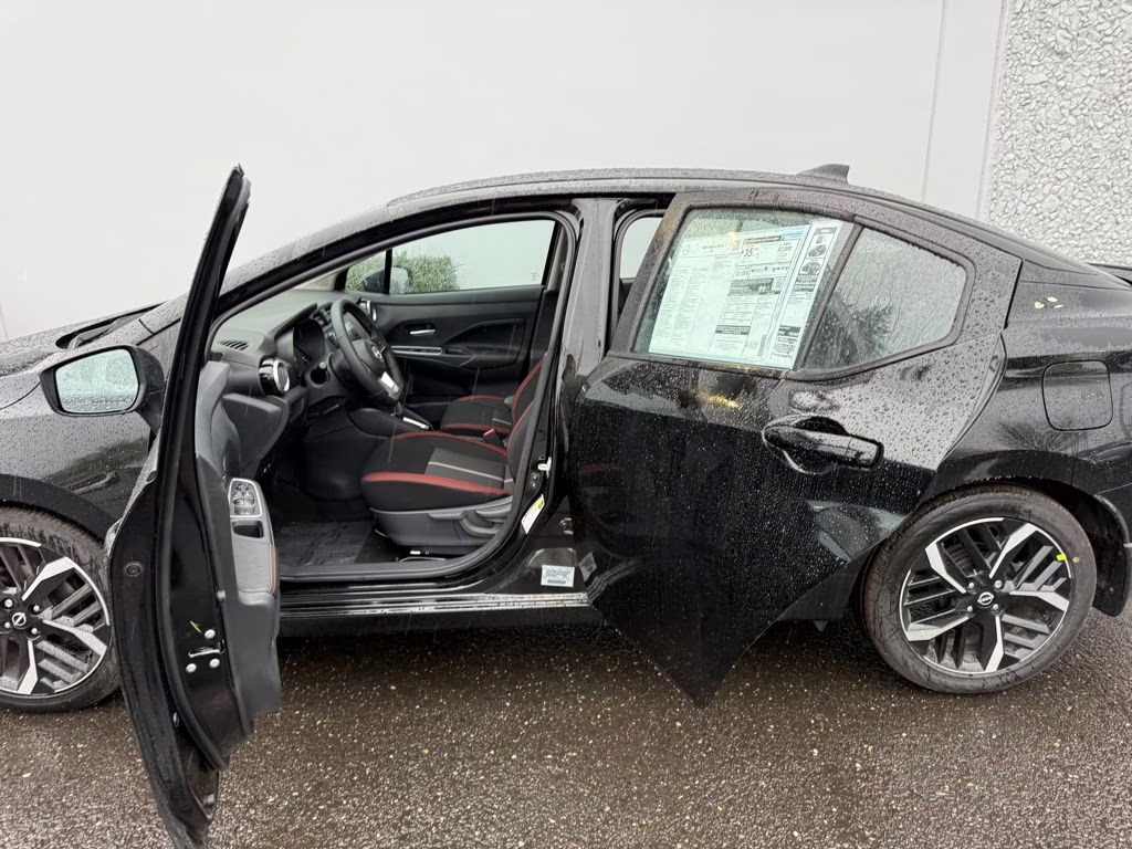 2025 Super Black Metallic Nissan Versa 1.6 SR FWD Sedan