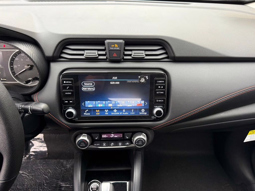 2025 Super Black Metallic Nissan Versa 1.6 SR FWD Sedan