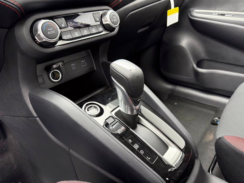 2025 Super Black Metallic Nissan Versa 1.6 SR FWD Sedan