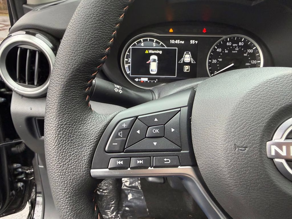 2025 Super Black Metallic Nissan Versa 1.6 SR FWD Sedan