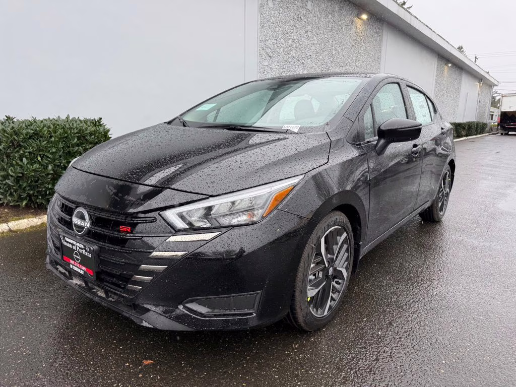 2025 Super Black Metallic Nissan Versa 1.6 SR FWD Sedan