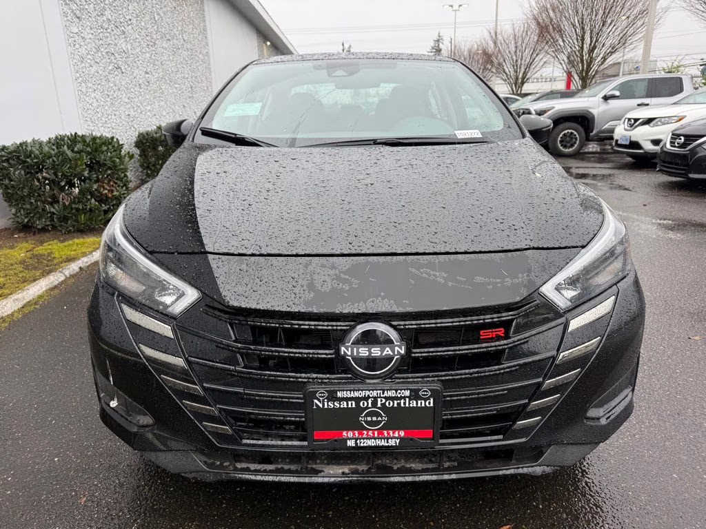 2025 Super Black Metallic Nissan Versa 1.6 SR FWD Sedan