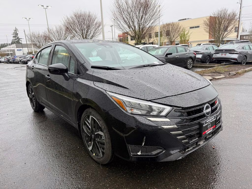 2025 Super Black Metallic Nissan Versa 1.6 SR FWD Sedan