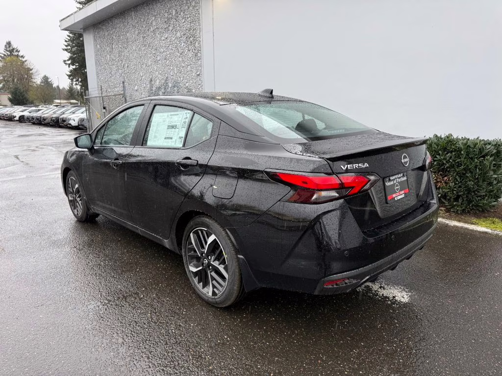 2025 Super Black Metallic Nissan Versa 1.6 SR FWD Sedan