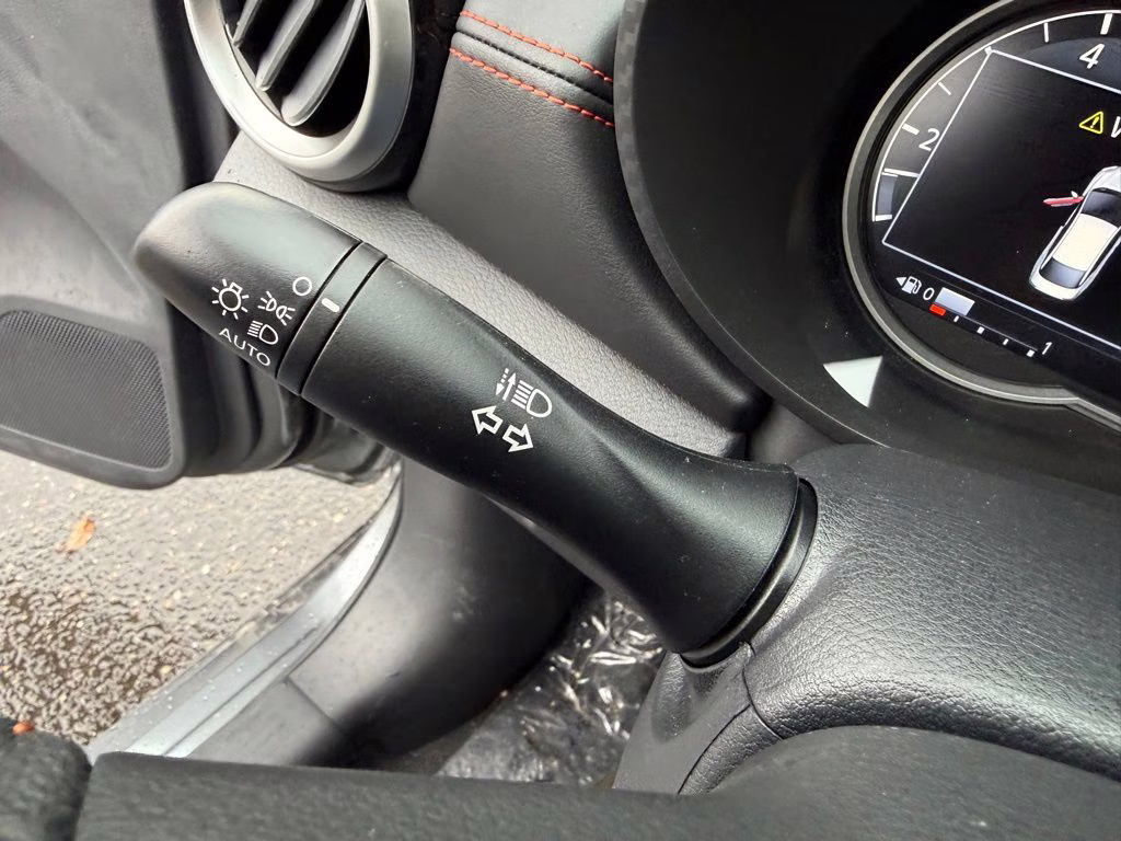 2025 Gun Metallic Nissan Versa 1.6 SR FWD Sedan