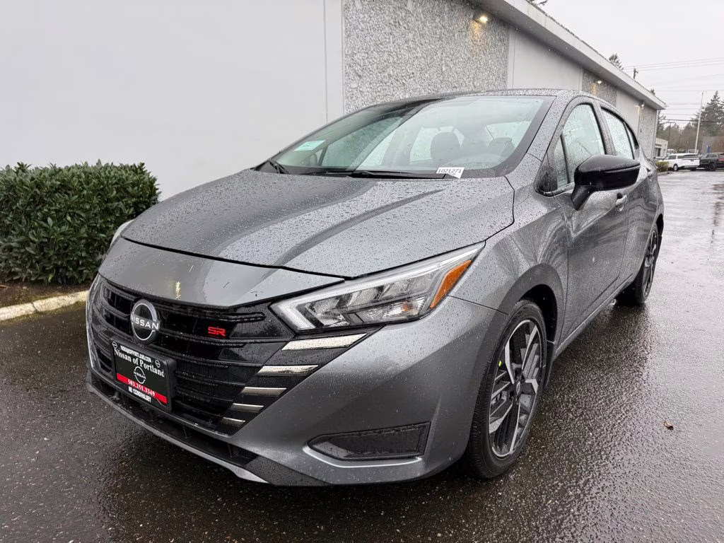 2025 Gun Metallic Nissan Versa 1.6 SR FWD Sedan