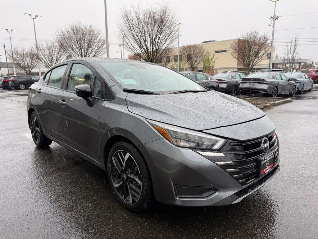 2025 Gun Metallic Nissan Versa 1.6 SR FWD Sedan