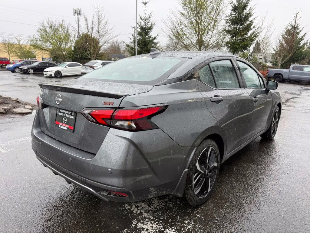2025 Gun Metallic Nissan Versa 1.6 SR FWD Sedan