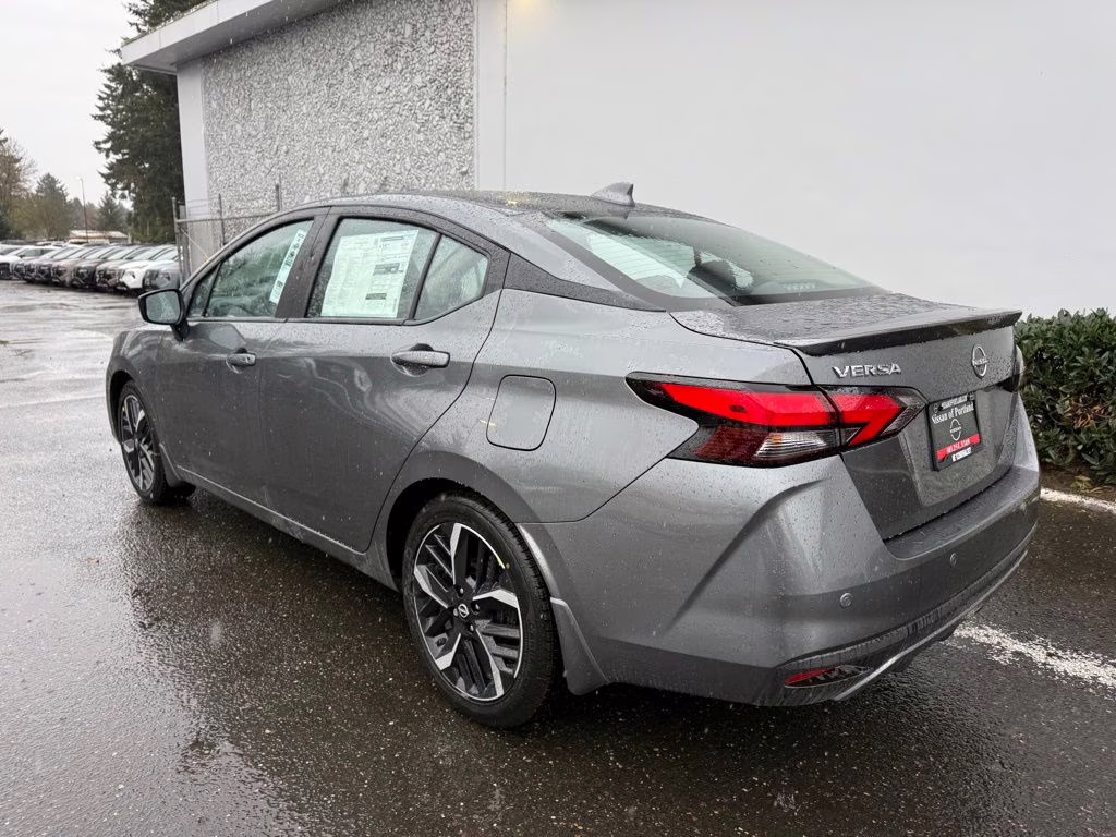 2025 Gun Metallic Nissan Versa 1.6 SR FWD Sedan
