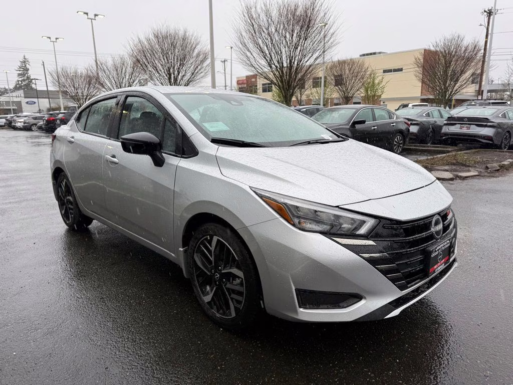 2025 Brilliant Silver Metallic Nissan Versa 1.6 SR FWD Sedan