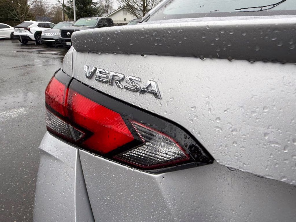 2025 Brilliant Silver Metallic Nissan Versa 1.6 SR FWD Sedan