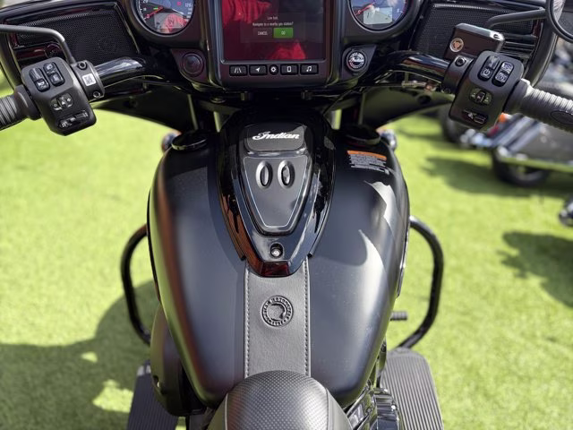 2026 BLACK SMOKE Indian CHIEFTAIN DARK HORSE