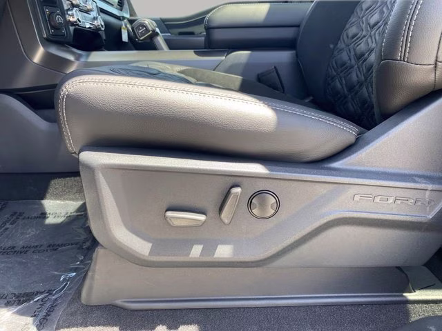 2026 Agate Black Metallic Ford F-150 LARIAT 4X4 Truck