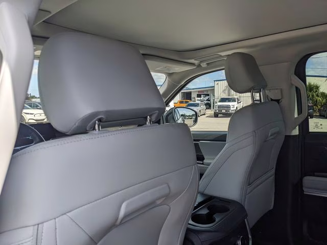 2025 Oxford White Ford Expedition Max Platinum 4X4 SUV