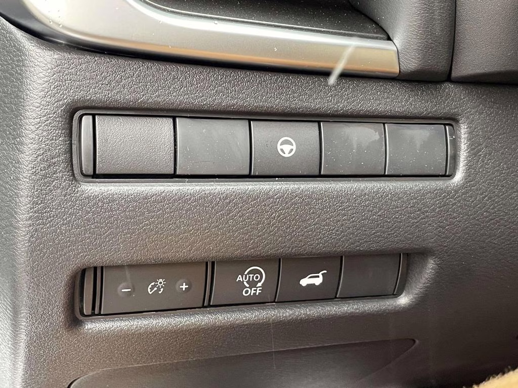 2026 Everest White Pearl Tricoat Nissan Rogue SV FWD SUV