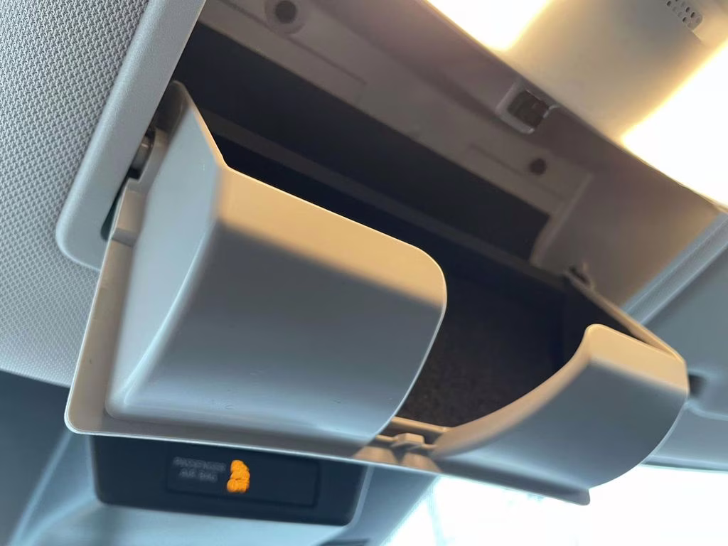 2026 Everest White Pearl Tricoat Nissan Rogue SV FWD SUV