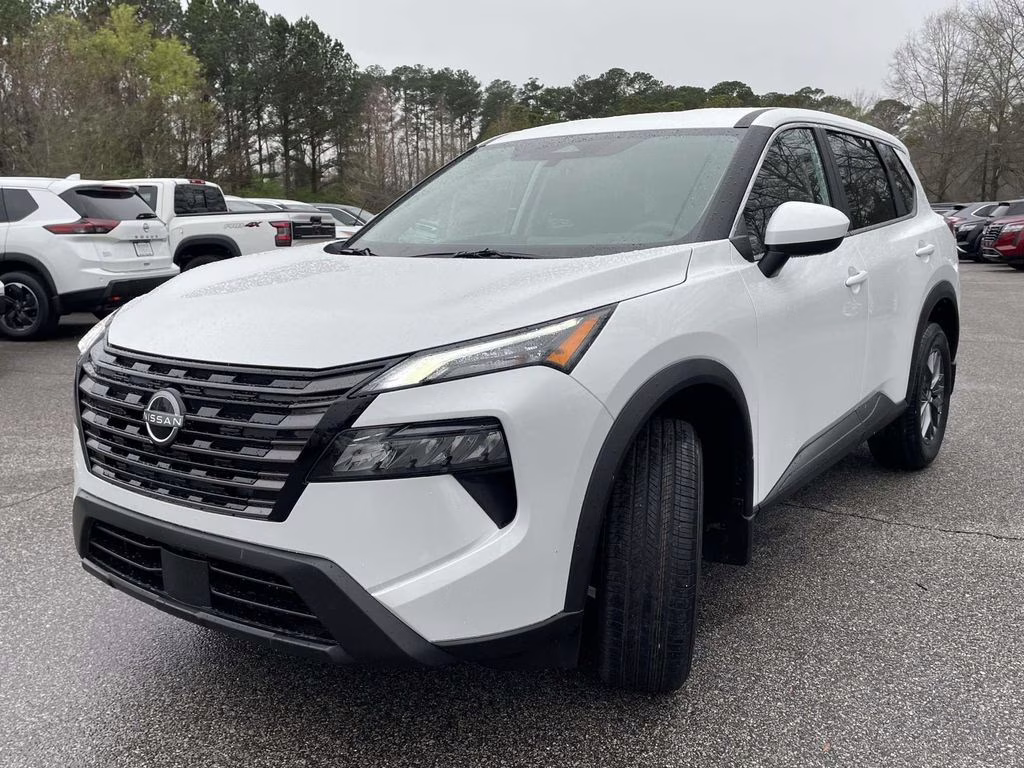 2026 Everest White Pearl Tricoat Nissan Rogue SV FWD SUV