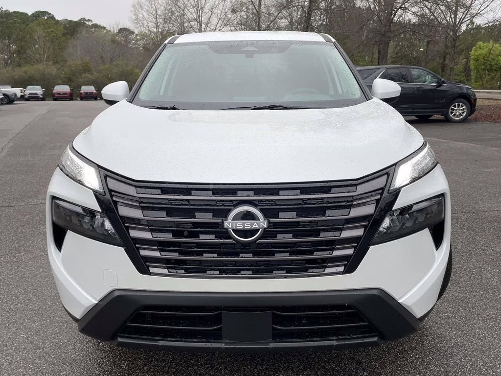 2026 Everest White Pearl Tricoat Nissan Rogue SV FWD SUV