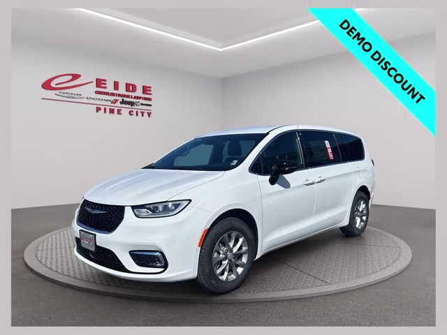 2026 Chrysler Pacifica Select AWD's photo