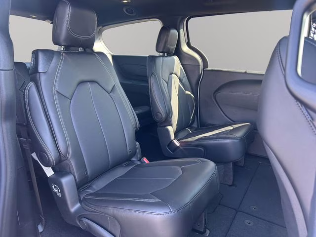 2026 Bright White Clearcoat Chrysler Pacifica Select AWD Van