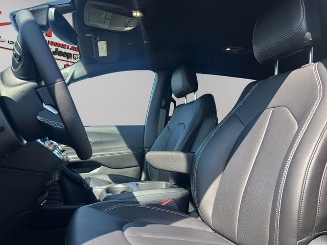 2026 Bright White Clearcoat Chrysler Pacifica Select AWD Van