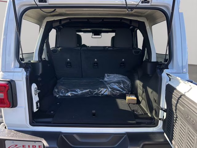 2026 Bright White Clearcoat Jeep Wrangler Rubicon 4X4 SUV