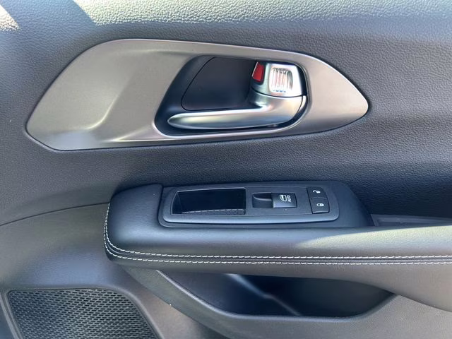 2026 Bright White Clearcoat Chrysler Pacifica Select AWD Van