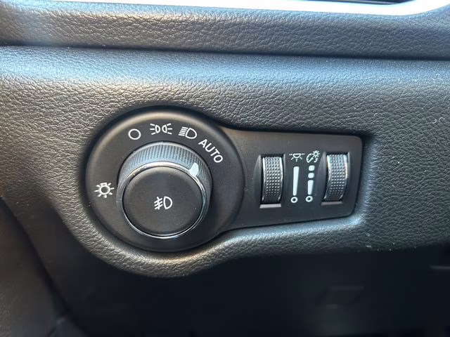 2026 Bright White Clearcoat Chrysler Pacifica Select AWD Van